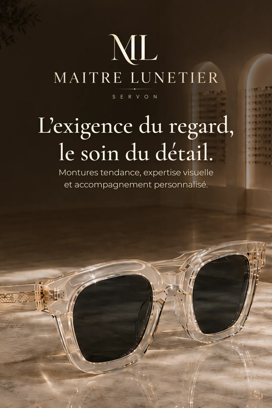 La boutique Maître Lunetier à Servon : arches de montures et lunettes cristal posées sur un marbre baigné de lumière